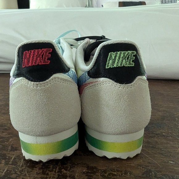Nike Cortez Be True NWOT Summit White Black Multi - Picture 3 of 6